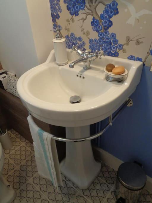 Charming English Style Studio Flat London Exteriör bild