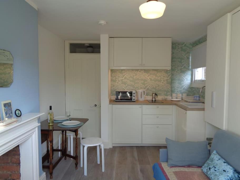 Charming English Style Studio Flat London Exteriör bild