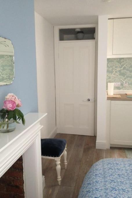 Charming English Style Studio Flat London Exteriör bild